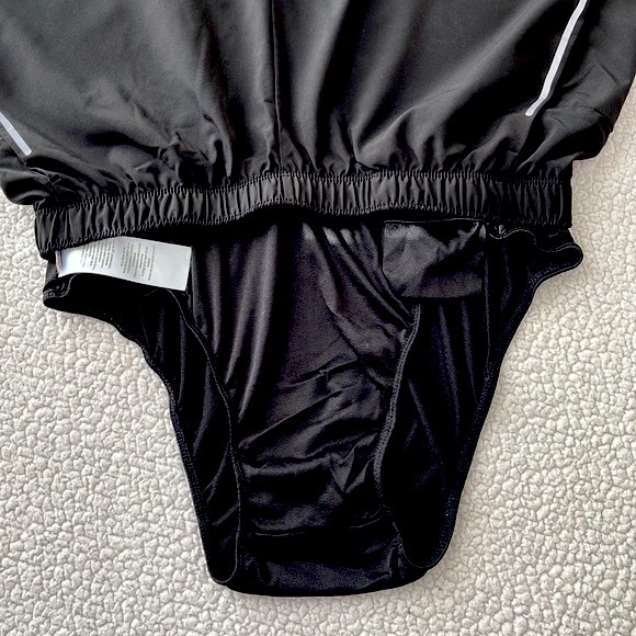 Asics Men Short. Size: Medium - Picture 8 of 9